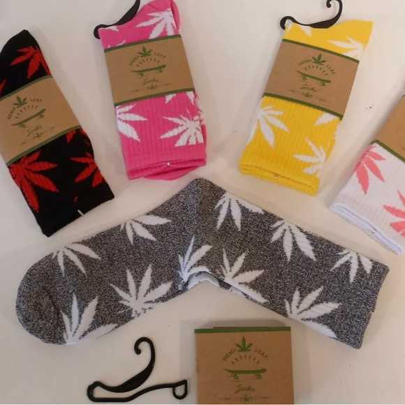 Two Pair of Pot Leaf Crew Length Pot Leaf Socks Brand New!! - Picture 5 of 13
